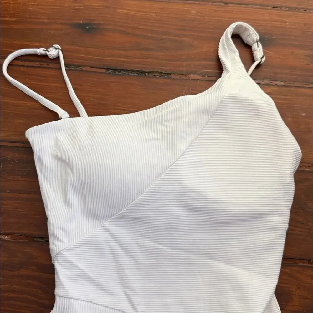 BECCA ribbed back